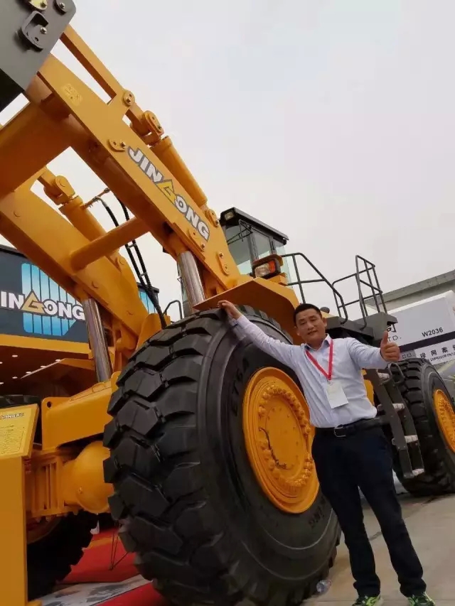 石材叉裝機，晉工最棒！