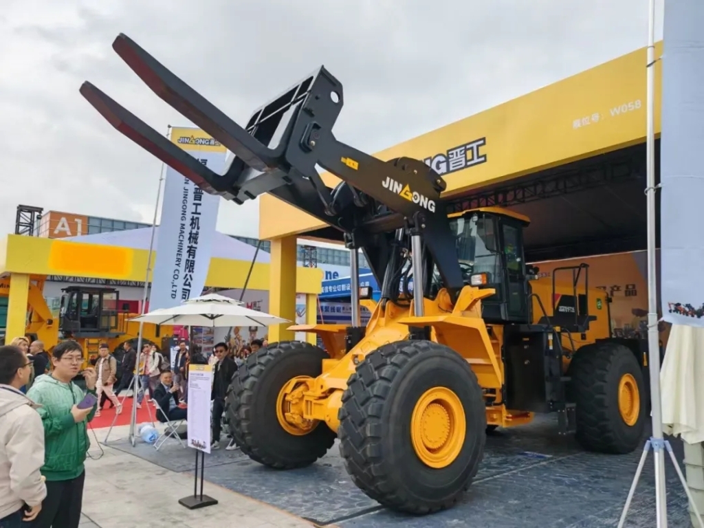 2025廈門國際石材展盛大開幕！晉工機械攜單項冠軍產品——叉裝機重磅登場！